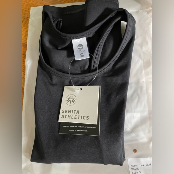 Lux Tank NWT - Picture 3 of 3